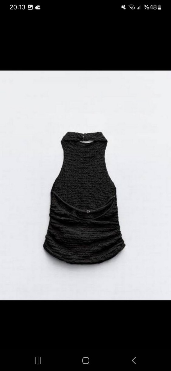 Siyah Yüksek Yakalı Kolsuz Crop Top - Görsel 2