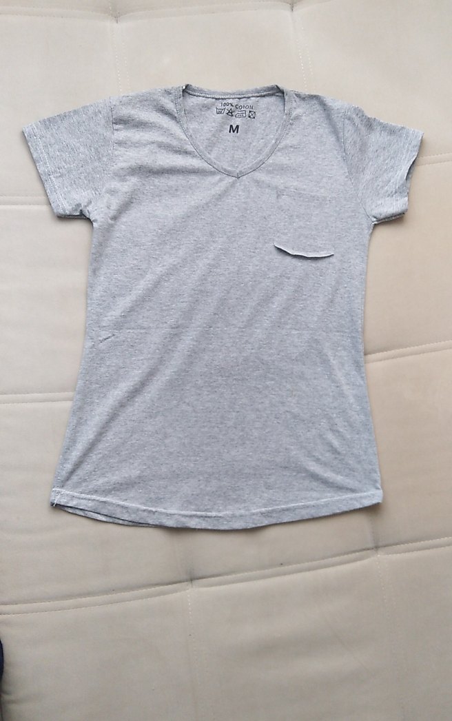 Gri V Yaka Keten Kadın Tişört - Görsel 3