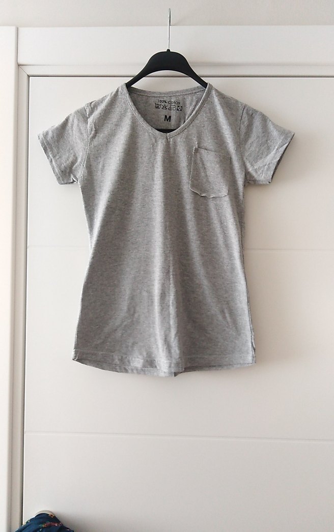 Gri V Yaka Keten Kadın Tişört - Görsel 2