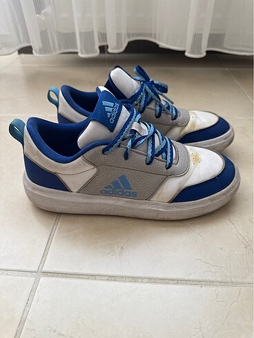 37 Beden Adidas erkek çocuk ayakkabı