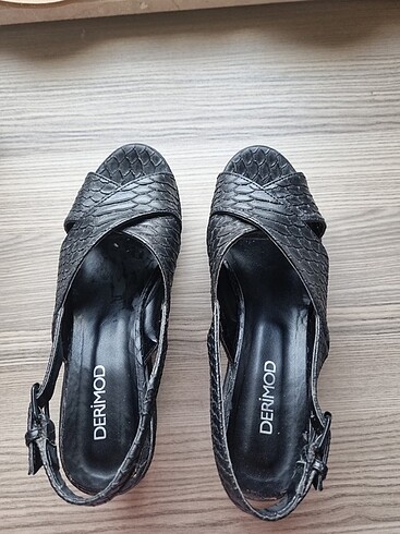40 Beden Derimod dolgu topuk