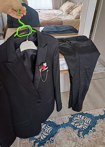 54 Beden Smokin,Damatlık,papyon ,yelek, pantolon 