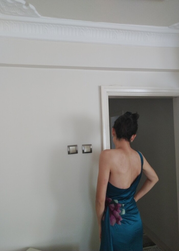 Mango saten tek kol saten uzun elbise - Görsel 2