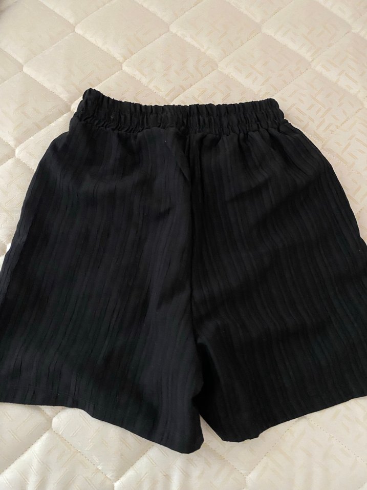 Kadın Siyah Piliseli Yüksek Bel Keten Şort - Görsel 2