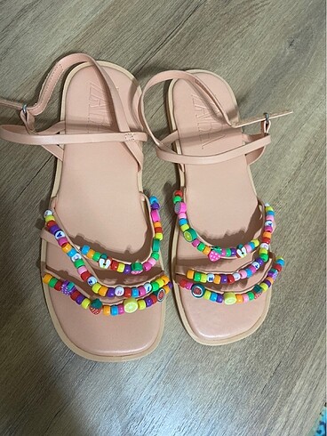 zara hiç kullanılmadı kız çocuk sandalet