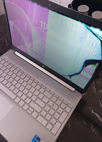 Beden Dokunmatik Ekran Laptop 15,6
