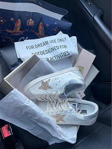 Golden Goose Deluxe Golden goose