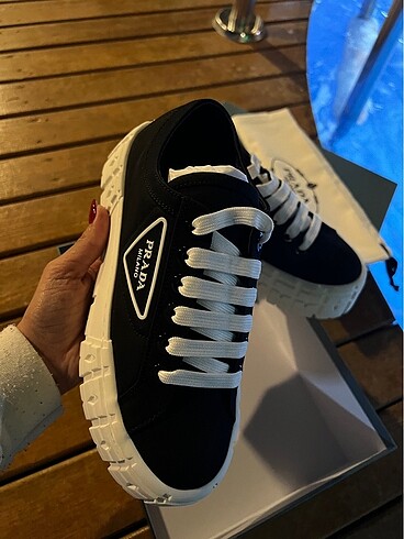 38 Beden siyah Renk Prada ayakkabı
