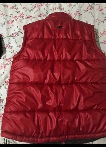 xl Beden Nike yelek sisme kirmizi