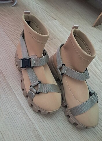 Prada Kışlık kadın bot 
