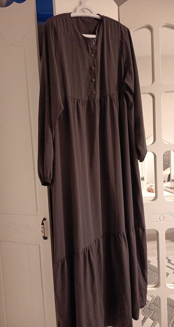 Uzun, Bol Kesim, Fırfırlı  gri renk ferace elbise - Görsel 3