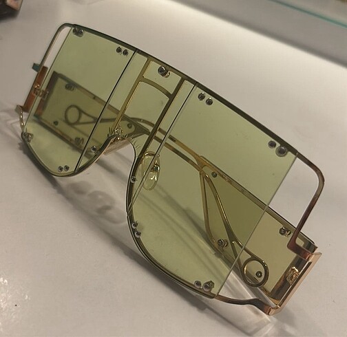  Beden Fenty Glasses