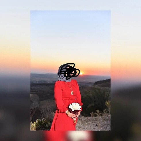 Kırmızı elbise