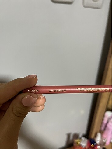  Beden Loreal Paris dudak kalemi
