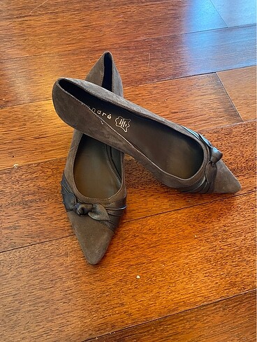 Stiletto ayakkabı süet vintage tarzda