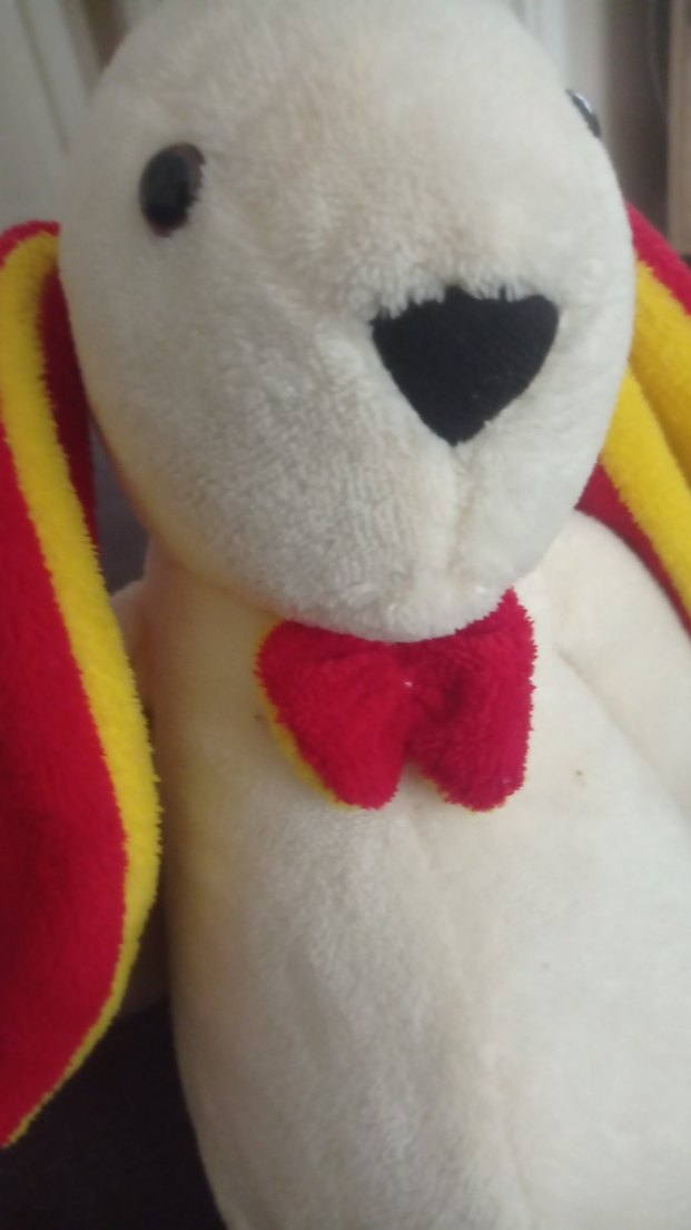 Renkli kulaklı beyaz peluş oyuncak tavşan - Görsel 2