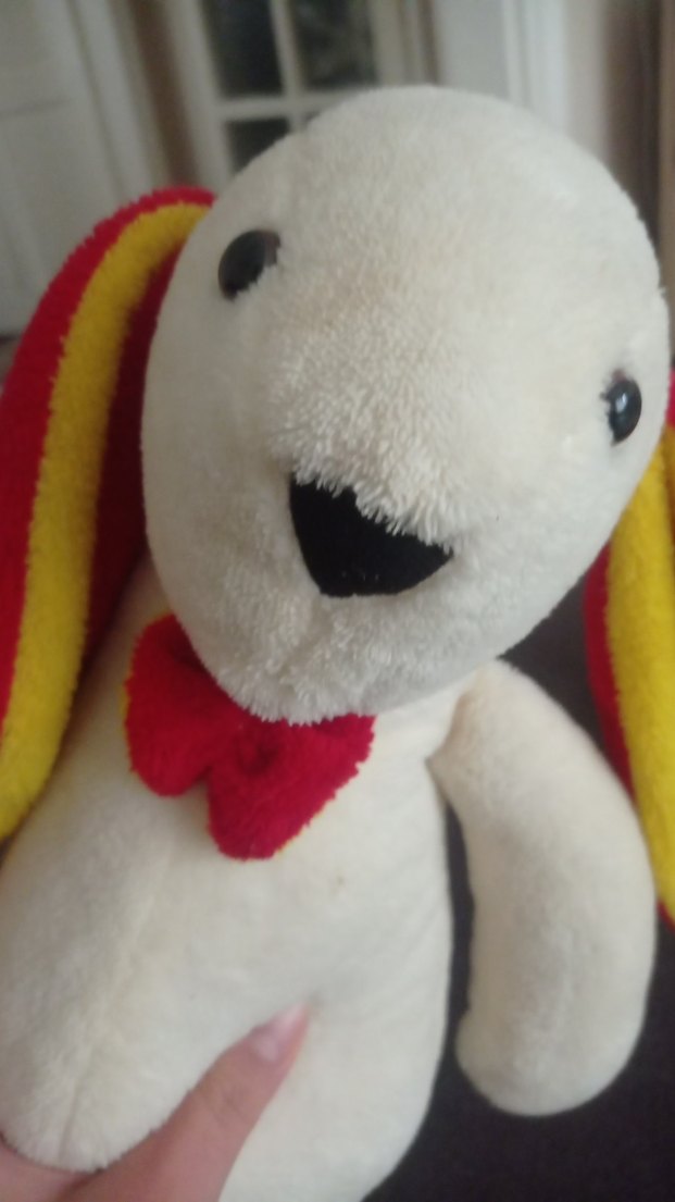 Renkli kulaklı beyaz peluş oyuncak tavşan - Görsel 4