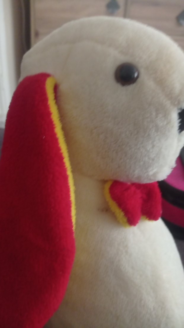 Renkli kulaklı beyaz peluş oyuncak tavşan - Görsel 3