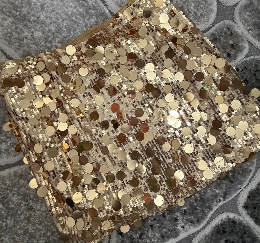 Parlak Altın Renkli Tırnak Süslemeleri - Görsel 2