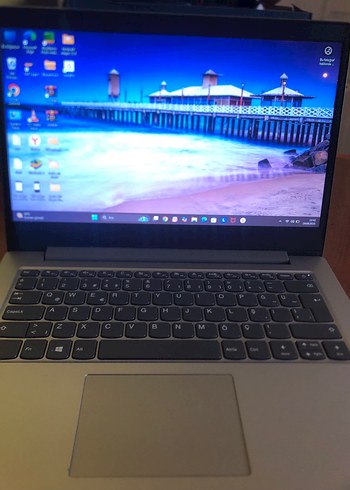 Beden Renk Gri Renkli Laptop Bilgisayar