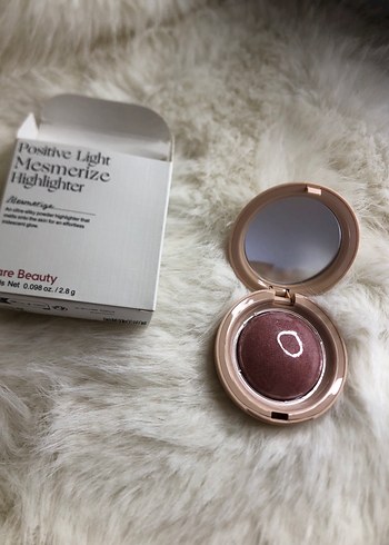 Rare Rare Beauty Positive Light Aydınlatıcı - Açık Bej