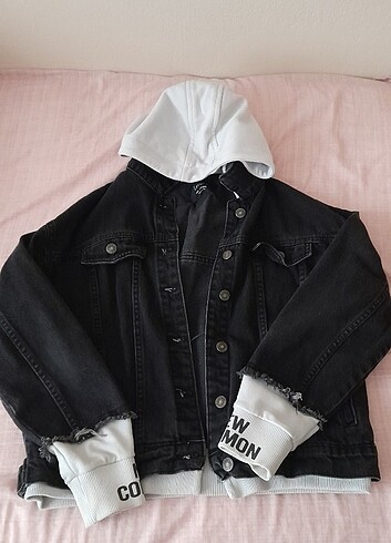 Siyah kapşonlu kot ceket 