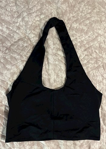 Siyah boyundan geçirmeli crop bluz