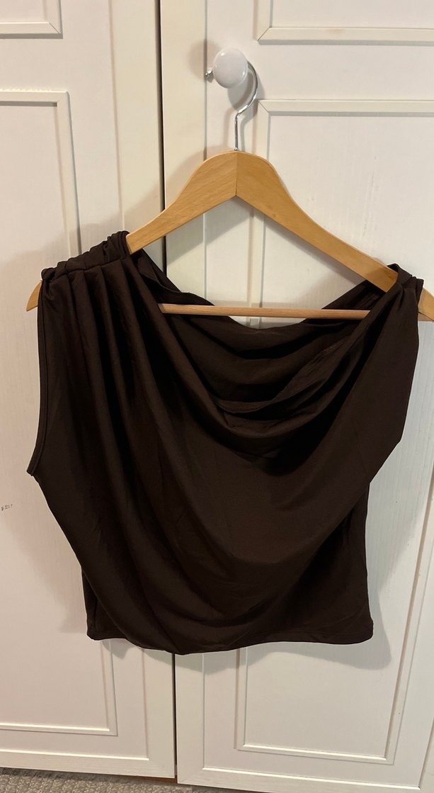 Kahverengi omuz detaylı kısa kollu bluz - Görsel 2