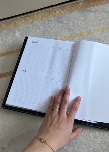 Siyah Parlak Kapaklı Planlayıcı - Görsel 4