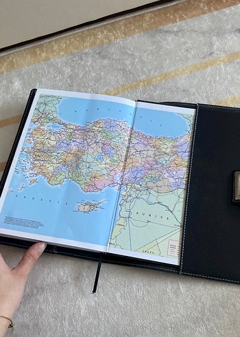 Siyah Parlak Kapaklı Planlayıcı - Görsel 6