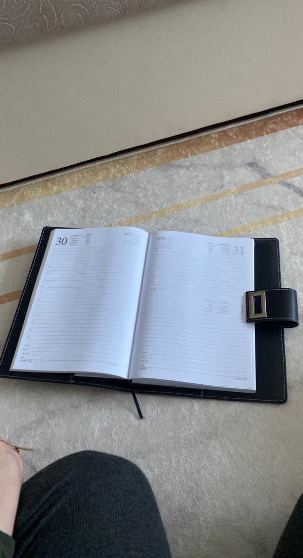 Siyah Parlak Kapaklı Planlayıcı - Görsel 3