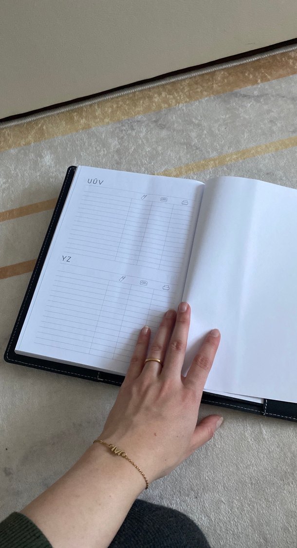 Siyah Parlak Kapaklı Planlayıcı - Görsel 4