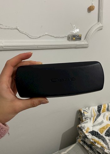 Gri Modern Klasik Kadın Gözlük Kabı - Görsel 3