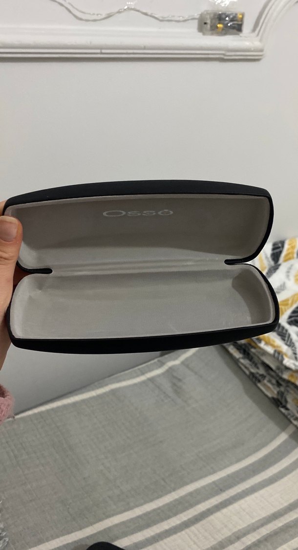 Gri Modern Klasik Kadın Gözlük Kabı - Görsel 2