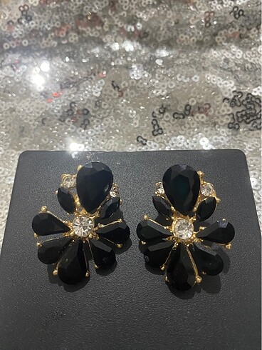 Siyah taşlı gold küpe
