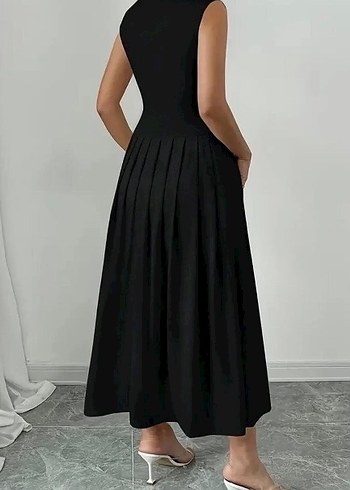 Siyah Pileli Uzun Kolsuz Elbise - Görsel 2