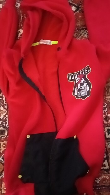Kırmızı kapşonlu çocuk sweatshirt hırka ceket.sıfır ayarında.iki