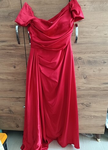 Kırmızı elbise abiye