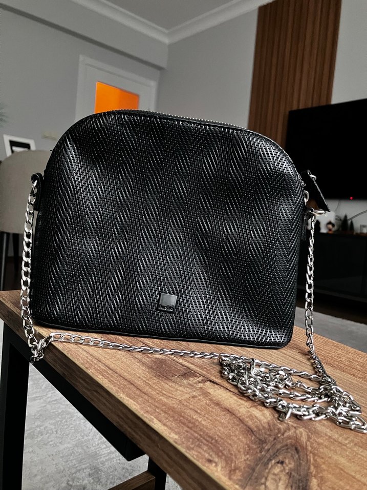 bershka capraz canta - Görsel 2