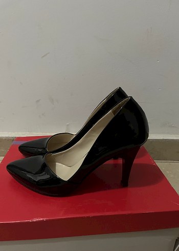 Siyah Rugan Stiletto Kadın
