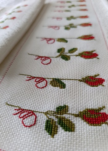 Nakışlı Beyaz Gül Desenli Havlu - Görsel 3