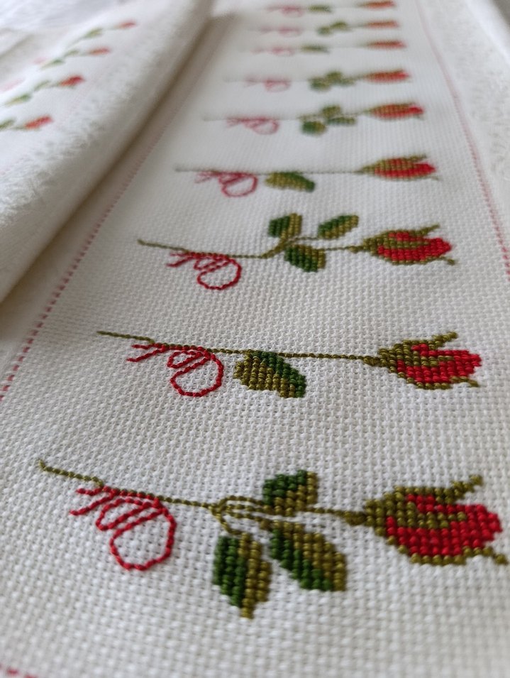 Nakışlı Beyaz Gül Desenli Havlu - Görsel 3