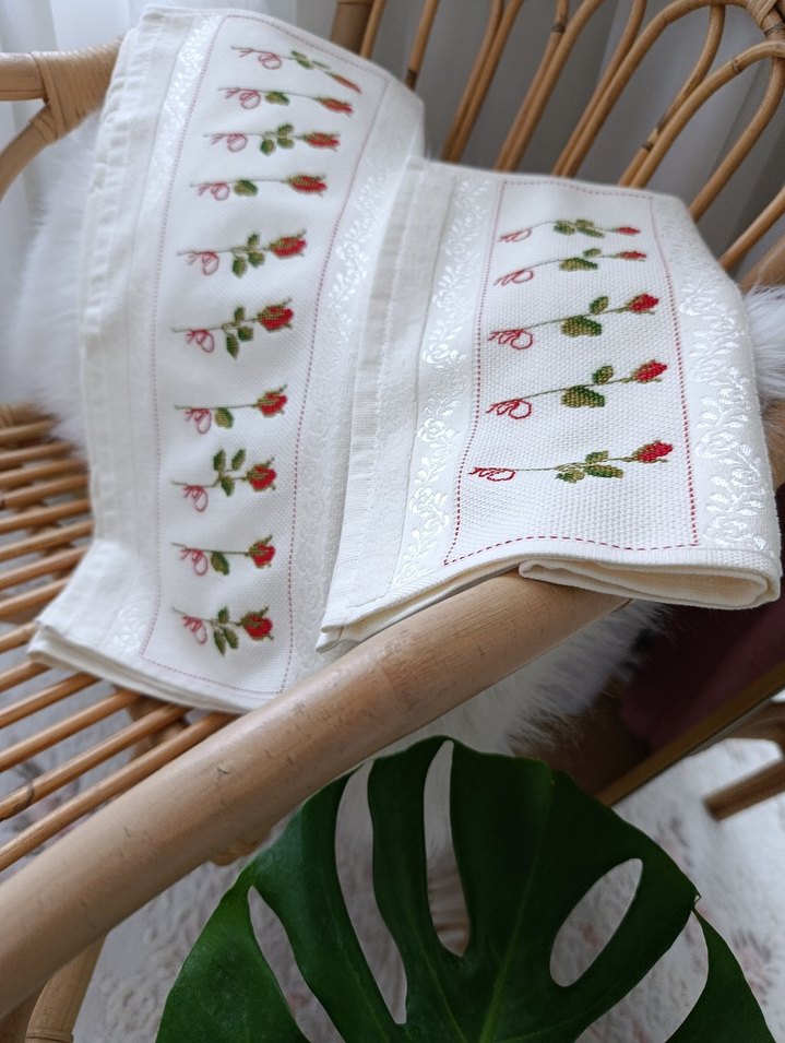 Nakışlı Beyaz Gül Desenli Havlu - Görsel 5