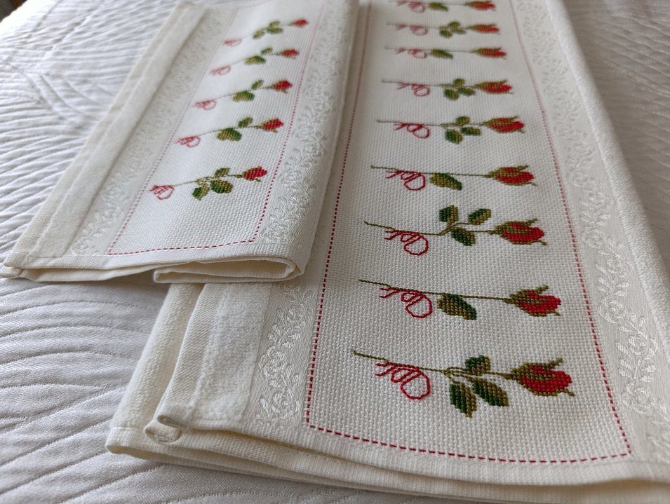 Nakışlı Beyaz Gül Desenli Havlu - Görsel 4