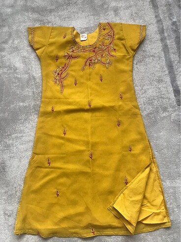 Hint kıyafeti sari