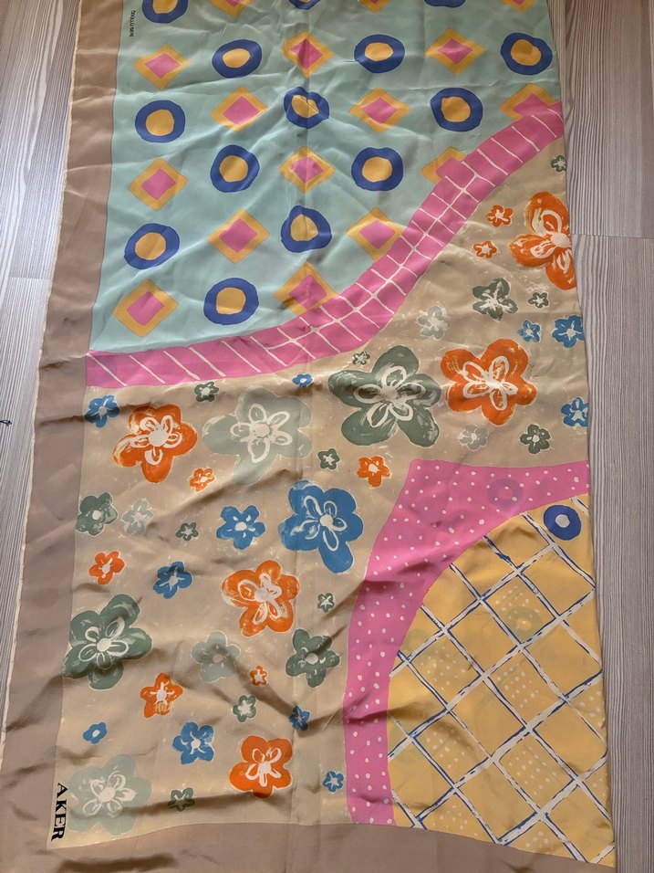 Aker marka  az kullanılmış eşarp - Görsel 2