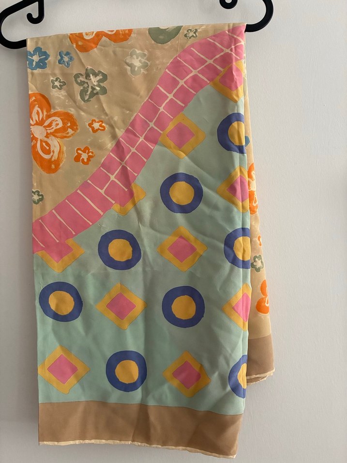 Aker marka  az kullanılmış eşarp - Görsel 4