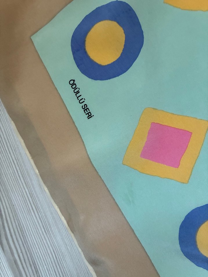 Aker marka  az kullanılmış eşarp - Görsel 3