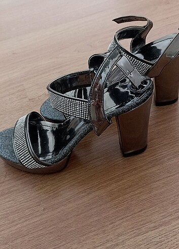 Topuklu Gümüş Ayakkabı 