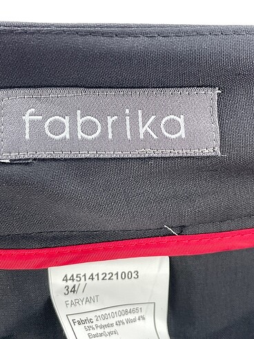 34 Beden siyah Renk Fabrika Kumaş Pantolon %70 İndirimli.